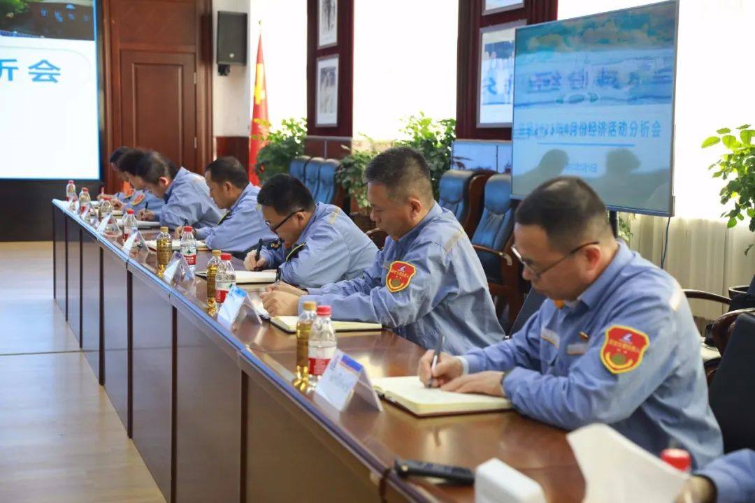 中铝东轻召开4月份经济活动分析会