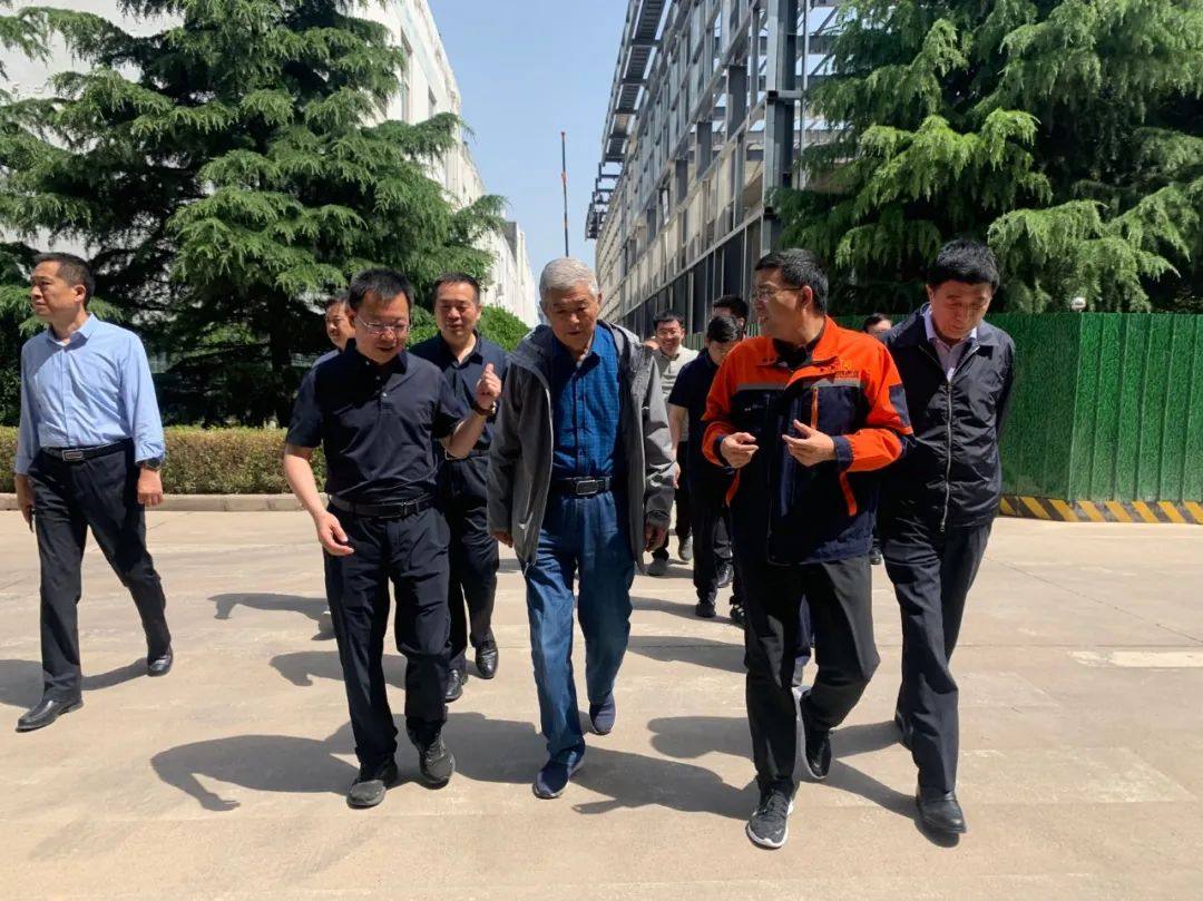 中国工程院院士何季麟到朝辉公司调研