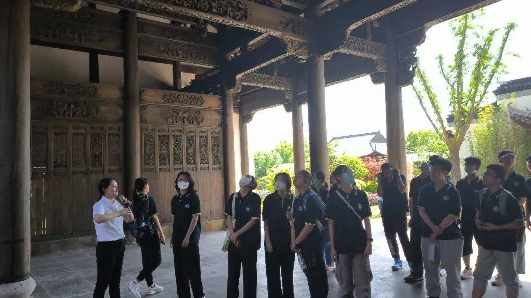 陆慕高中师生一行赴中亿丰罗普斯金研学参观