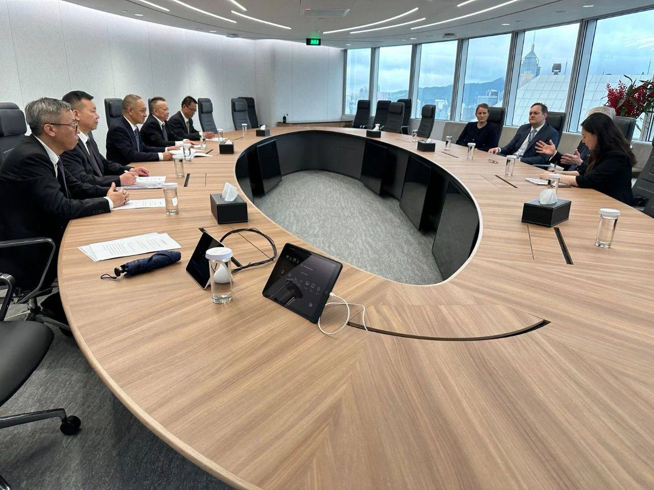 白银有色王普公在香港会晤哈矿集团董事会成员和伦敦金属交易所（LME）高层