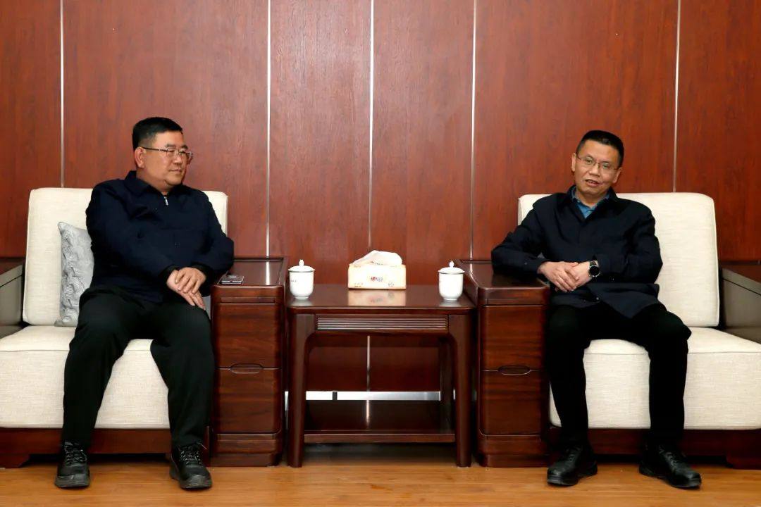 西部矿业集团公司与四川甘孜州白玉县委县政府举行座谈