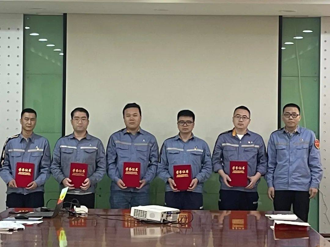 中铝河南洛阳铝加工有限公司召开青年座谈会暨优秀青年表彰大会