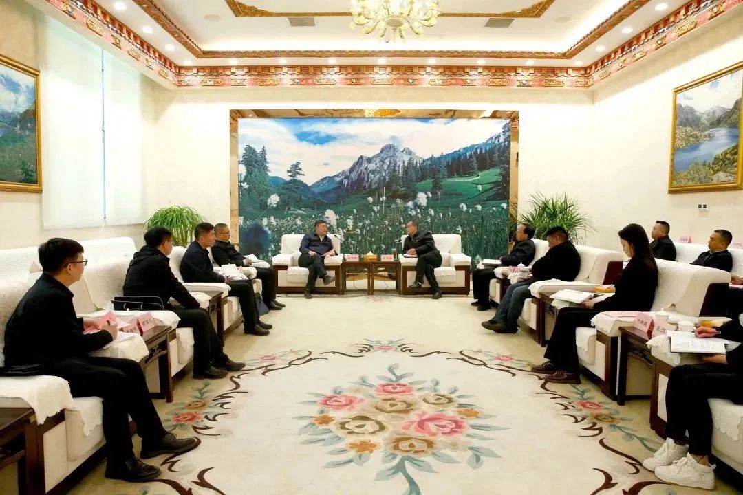 西部矿业集团公司与西藏昌都市委市政府举行座谈