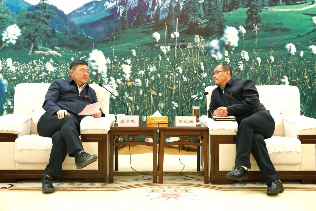 西部矿业集团公司与西藏昌都市委市政府举行座谈