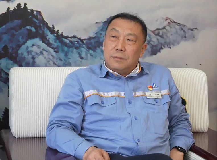 内蒙古霍林河煤业集团董事长谷清海一行到中铝东轻交流访问