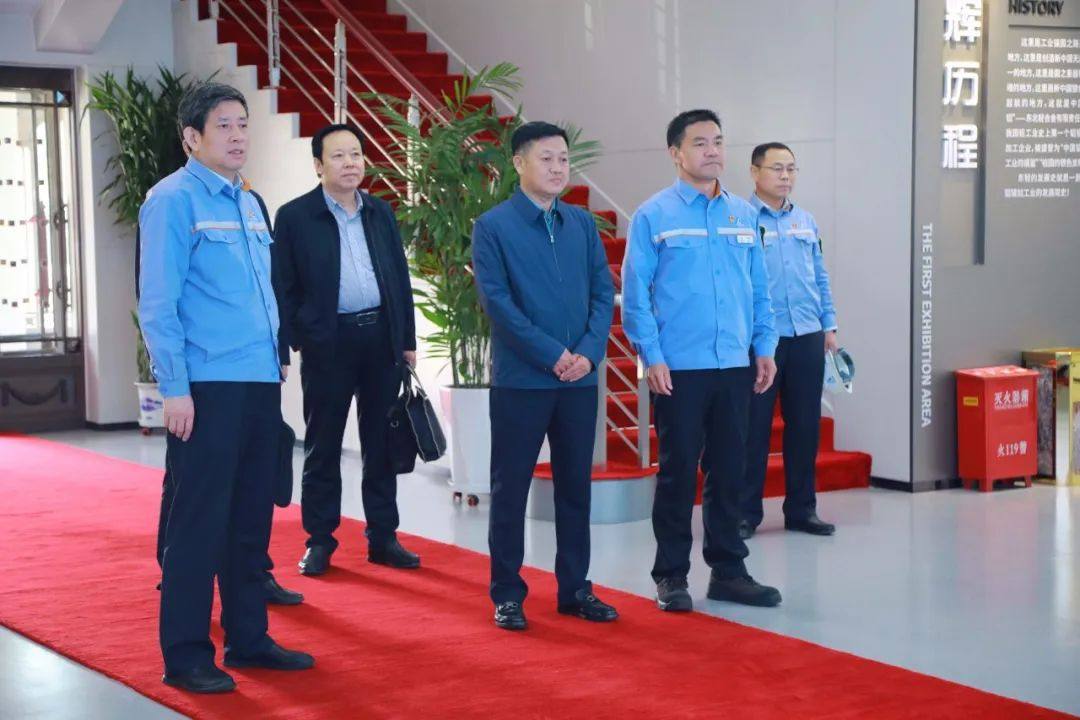 内蒙古霍林河煤业集团董事长谷清海一行到中铝东轻交流访问
