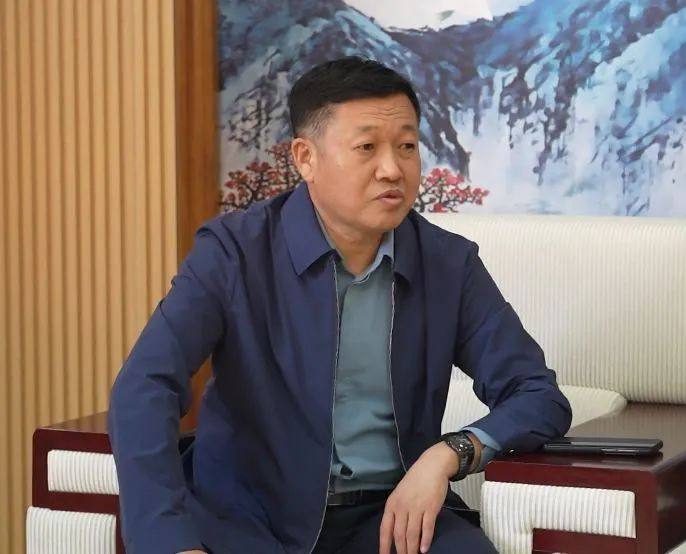 内蒙古霍林河煤业集团董事长谷清海一行到中铝东轻交流访问