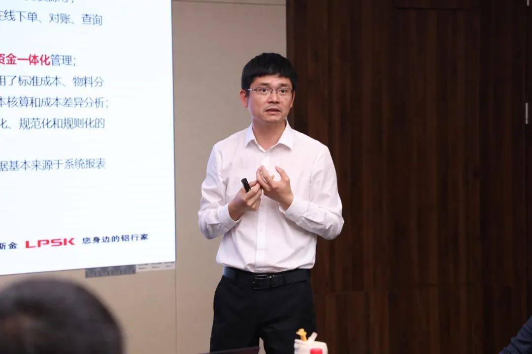 台协领导一行感受中亿丰罗普斯金“智改数转”成果