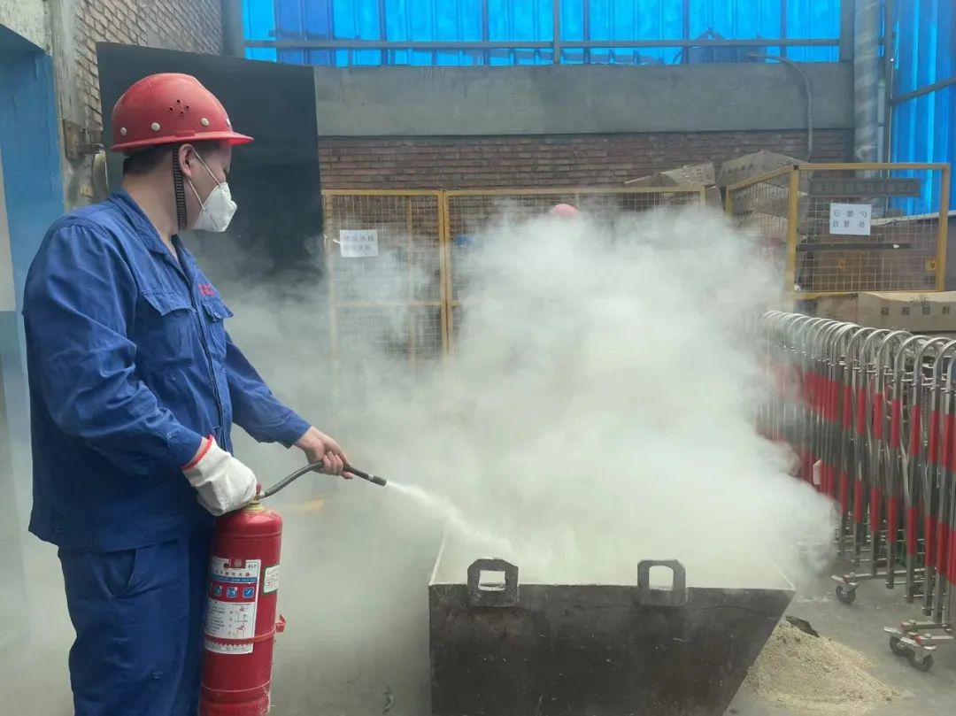 陕西锌业电锌车间熔铸二段开展消防安全应急演练