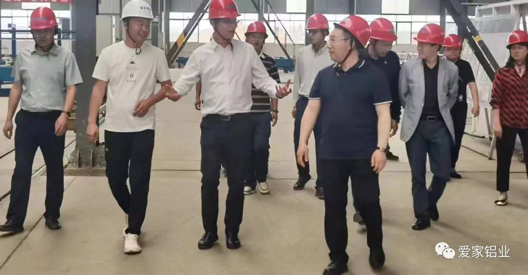 大理白族自治州鹤庆县县长张洪军一行莅临爱家铝业考察调研