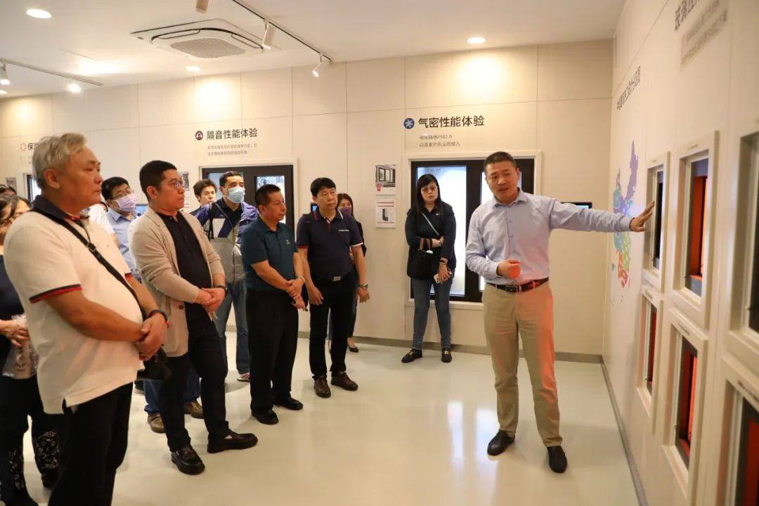 台协领导一行感受中亿丰罗普斯金“智改数转”成果