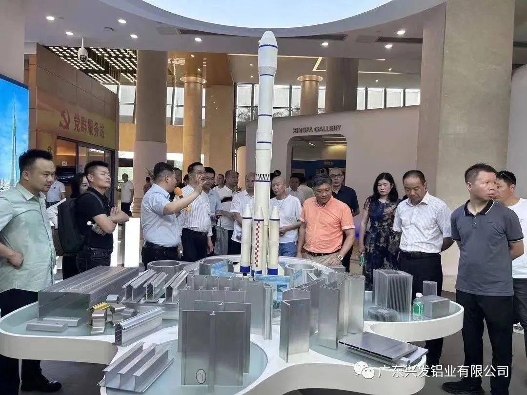 广东省门业协会会员莅临兴发铝业参观交流