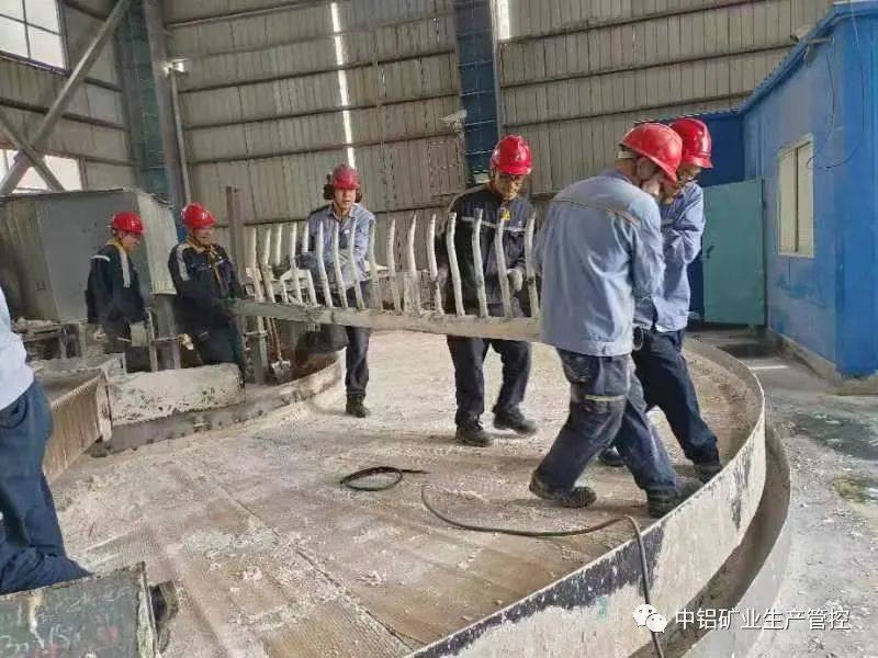 中铝矿业生产管控中心蒸发焙烧工序完成平盘冲盘管改造项目