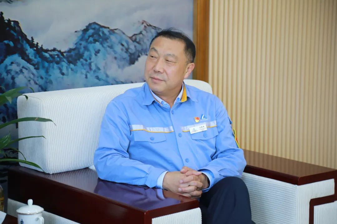 哈尔滨市税务局副局长李庆年一行到中铝东轻调研