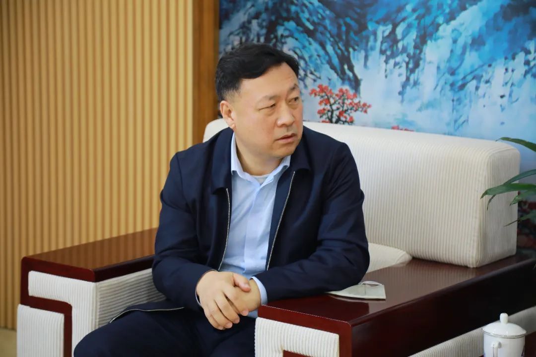 哈尔滨市税务局副局长李庆年一行到中铝东轻调研