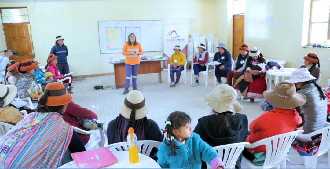 五矿资源邦巴斯为Chuicuni社区女性启动企业管理培训