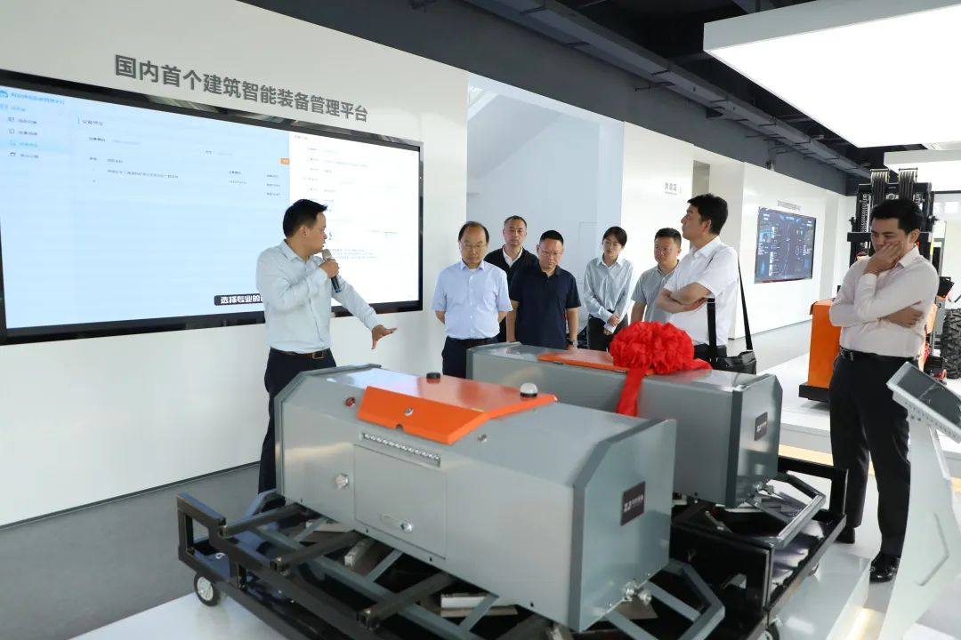 中国施工企业管理协会领导一行莅临中亿丰罗普斯金参观调研