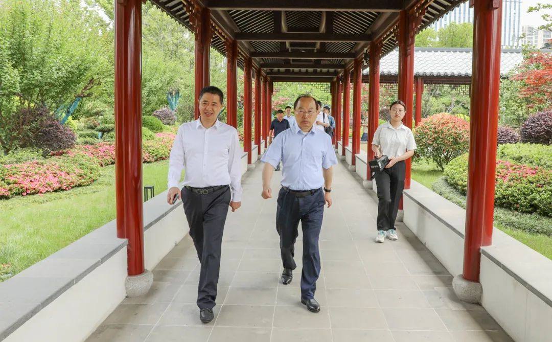 中国施工企业管理协会领导一行莅临中亿丰罗普斯金参观调研