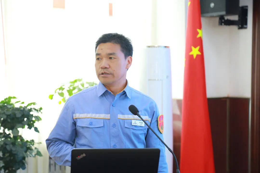中铝集团外部董事钟俊、聂晓夫一行到中铝东轻调研