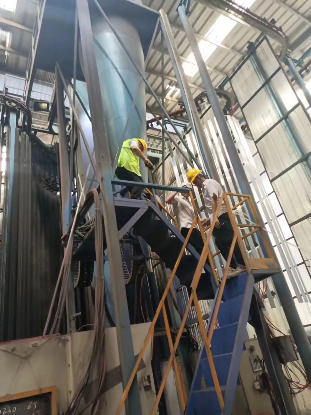 三水铝协安全与环保服务队在广源铝业开展安全生产隐患排查