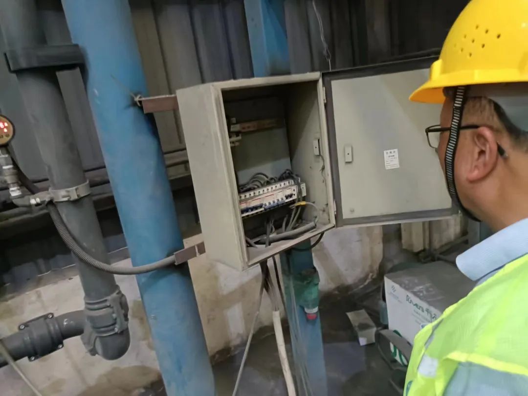 三水铝协安全与环保服务队在广源铝业开展安全生产隐患排查