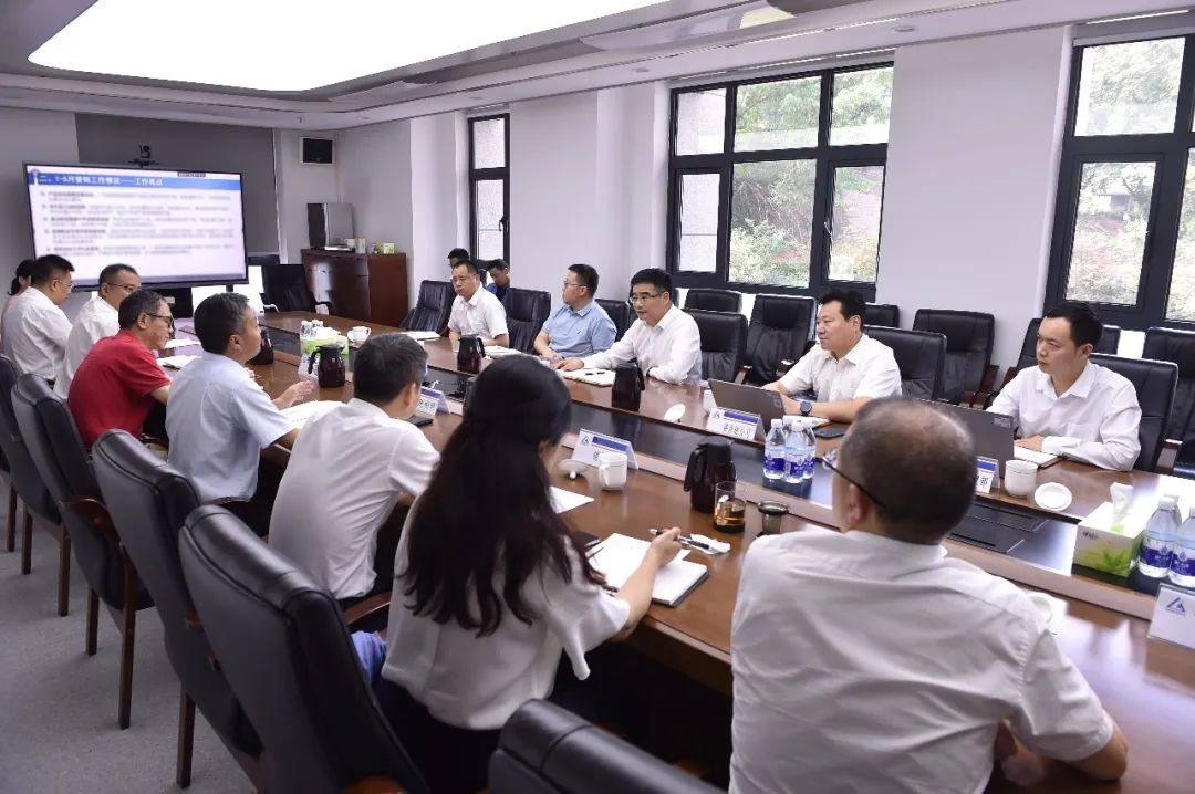 李谢华到西南铝开展主题教育领题调研