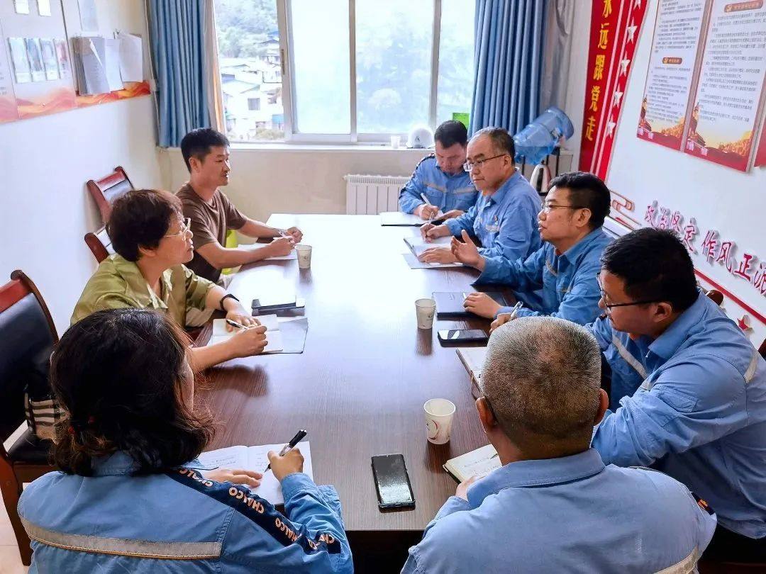 吴晓英到遵义铝业公司调研工会工作