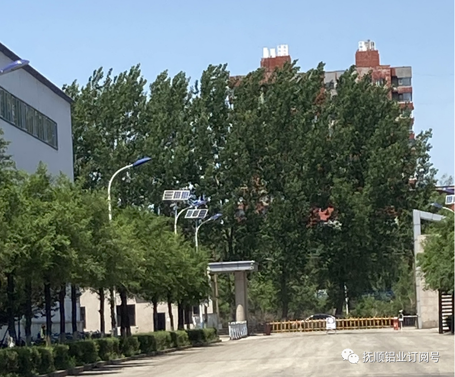 抚顺铝业公司开展强对流天气过后清淤工作