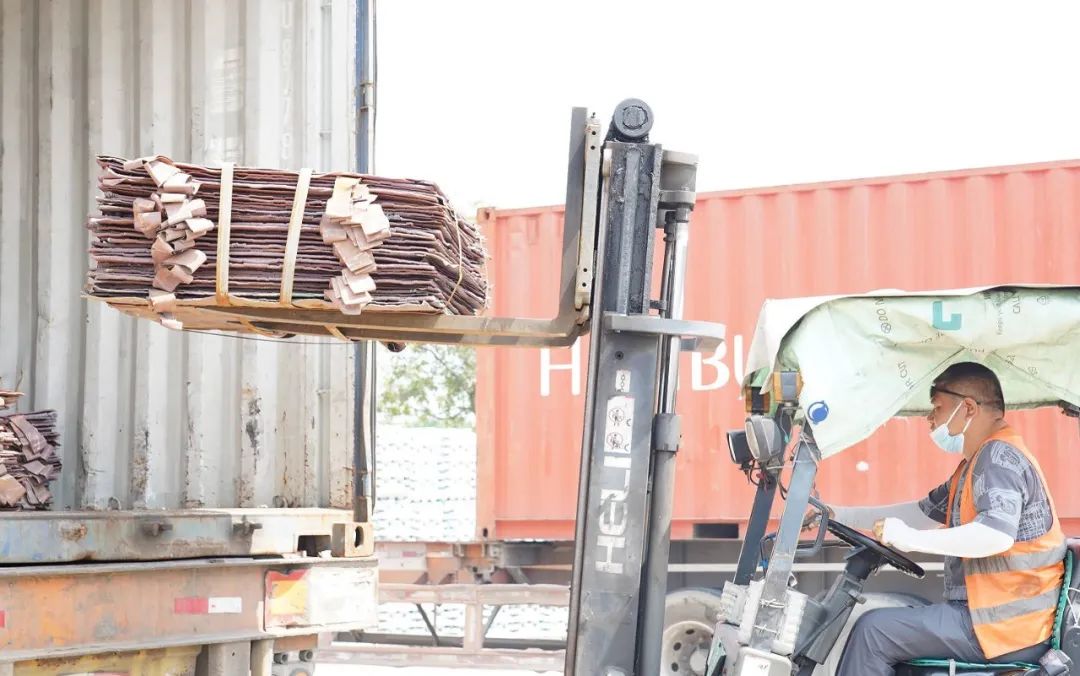 江铜南方公司首批非洲内陆自运铜板顺利到港