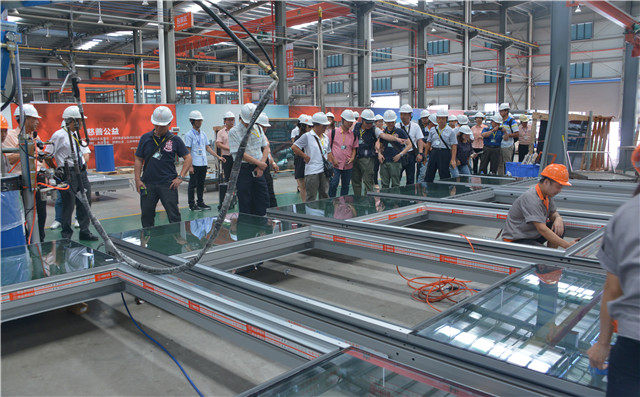 伟业迎来台湾铝门窗参访团，跨越海峡两岸，共话铝建筑产业链新发展