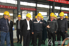 楚雄州委副书记、代理州长迟中华到在楚企业调研