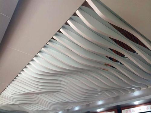 波浪形铝方通吊顶装饰板