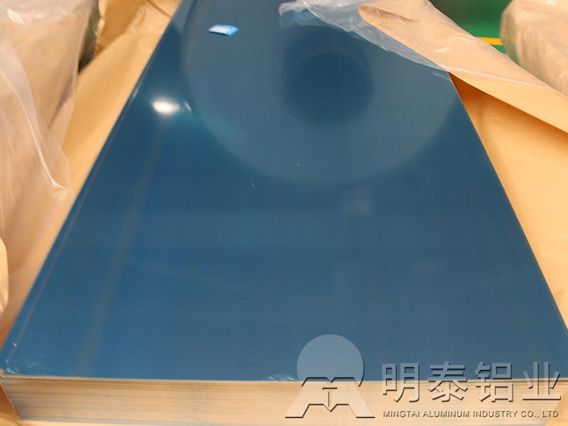 深圳铝板厂家_5052贴膜铝板多少钱1吨?
