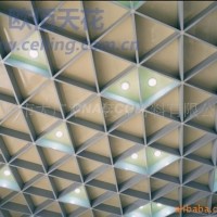 各種規格<em class='color-orange'>鋁</em><em class='color-orange'>格柵</em>吊頂<em class='color-orange'>天花</em>定做廠家