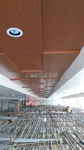 本田4S店异形木纹铝合金板吊顶
