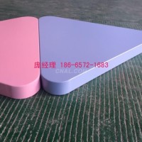 精品酒店彩色三角形<em class='color-orange'>铝</em>幕墙<em class='color-orange'>天花</em>制作