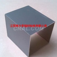 表面喷涂<em class='color-orange'>铝合金</em><em class='color-orange'>方</em><em class='color-orange'>管</em>