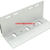 专业冲压钻孔加工<em class='color-orange'>各类</em><em class='color-orange'>铝型材</em>
