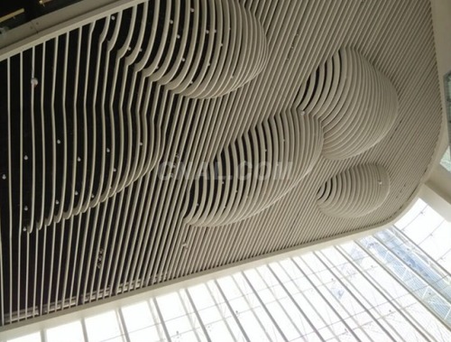 现代新式墙身铝方通