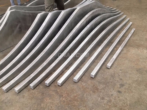 包柱造型铝方通