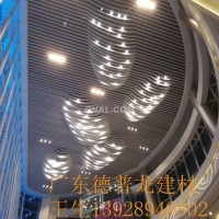 大型购物商场室内铝<em class='color-orange'>方</em><em class='color-orange'>管</em>吊顶厂家