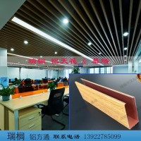 健身房<em class='color-orange'>木紋</em><em class='color-orange'>鋁</em><em class='color-orange'>圓管</em>吊頂 <em class='color-orange'>鋁</em>方通