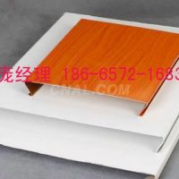 仿胡桃木紋s形300mm<em class='color-orange'>斜邊</em><em class='color-orange'>鋁條</em><em class='color-orange'>扣</em>廠