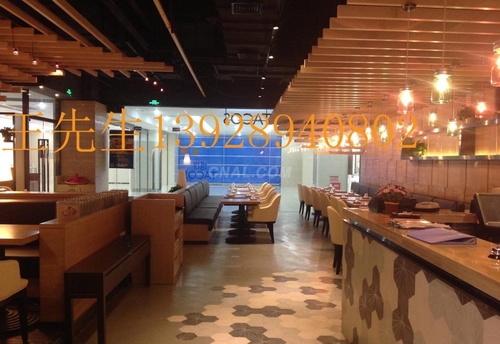 咖啡厅吊顶隔断装饰用仿木纹铝方通