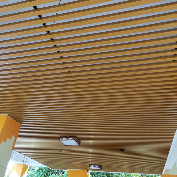 学校公共区域吊顶 仿木纹铝方通