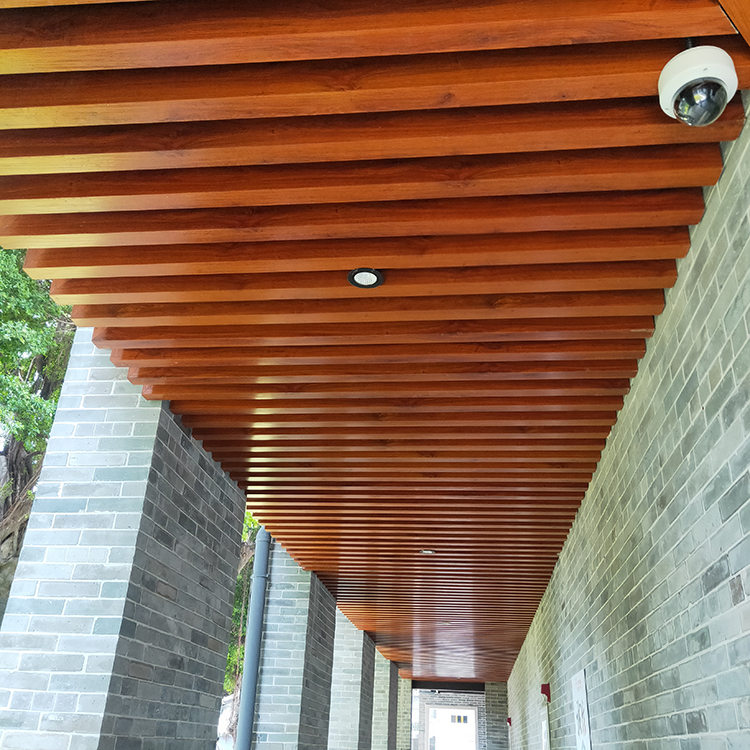 紅木紋鋁方通 走廊鋁格柵吊頂