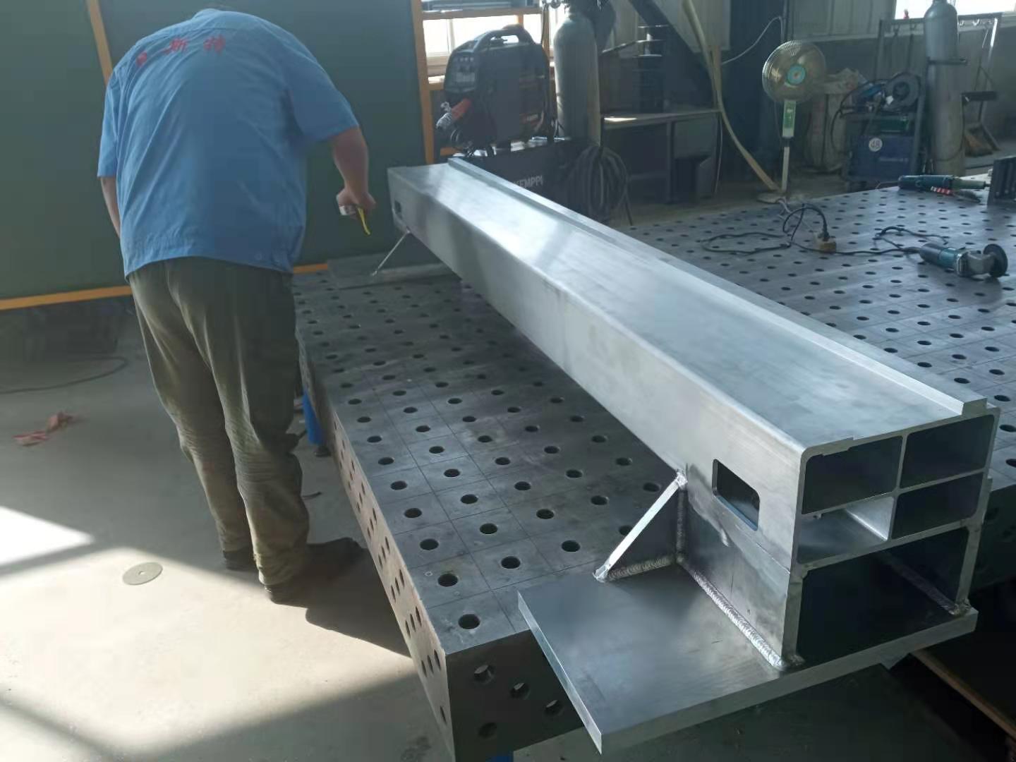 专业生产铝横激光切割机铝合金横梁