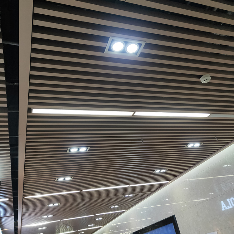 武漢地鐵站鋁格柵吊頂木紋鋁格柵