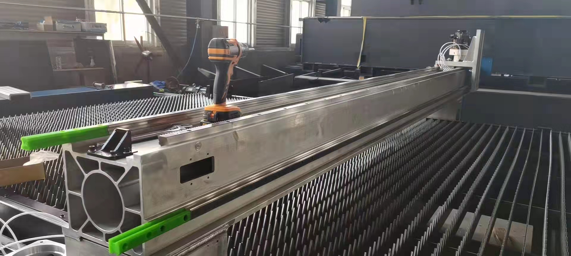 鋁合金橫樑廠家激光切割機鋁橫樑
