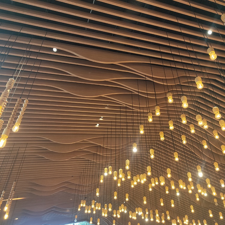 咖啡廳鋁格柵吊頂波浪鋁方通工廠